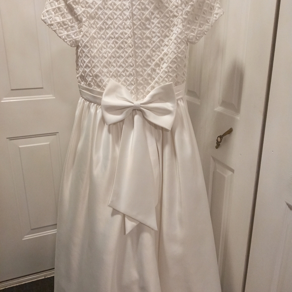 Children Dress - Picture 2 of 5